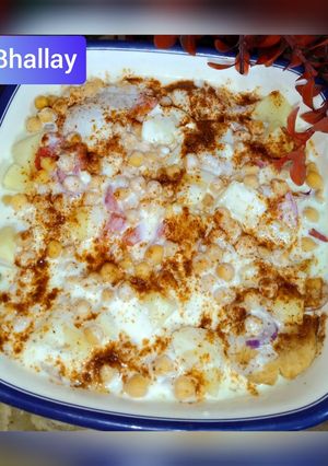 A picture of Dahi Bhallay.