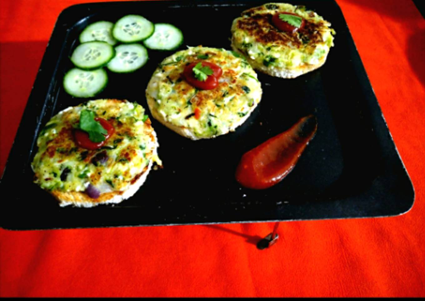 Chilli zucchini toasts