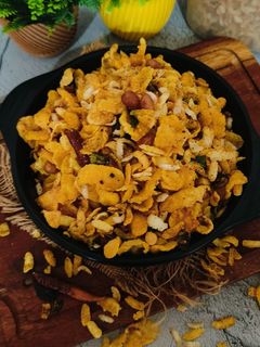 पोहा नमकीन (poha namkeen recipe in Hindi) रेसिपी मुख्य फोटो