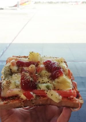 รูปของ อาหารนานาชาติ 2019 23. Hawaiian pizza at work