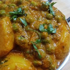 A picture of Potato & Green peas ki Sabji.