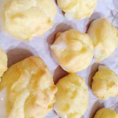 A picture of Soes.