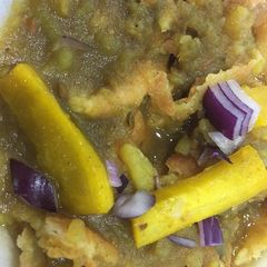 A picture of Aloo Khasta.