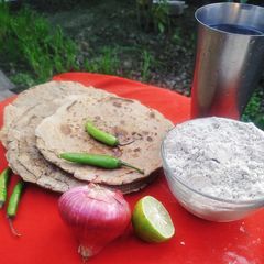 A picture of Bajra ki roti.