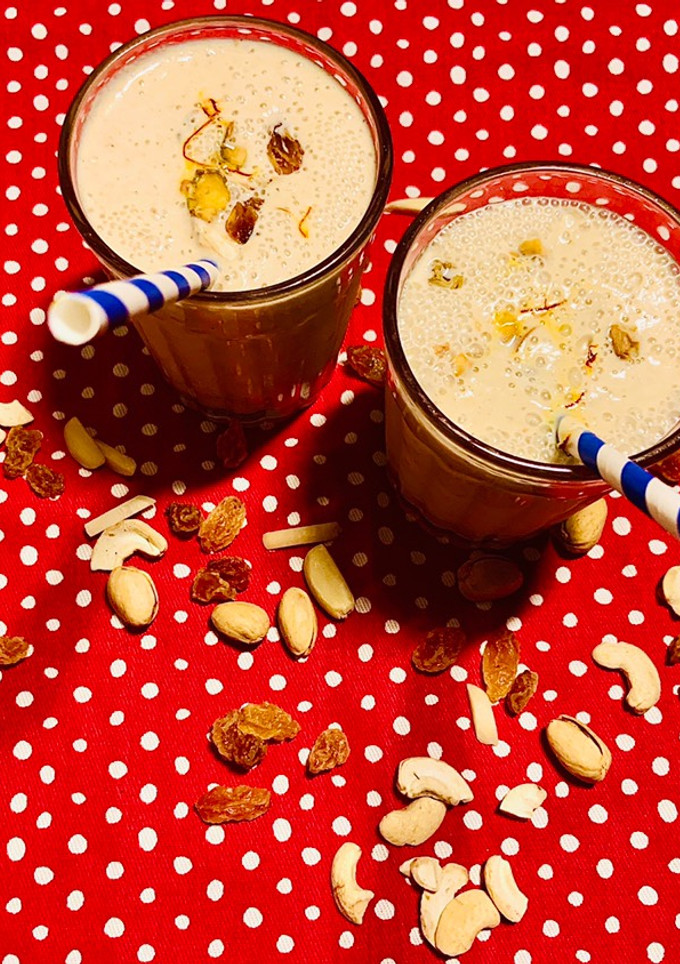 ড্রাই ফ্রুটস মিল্কশেক (Dry Fruits Milkshake Recipe in Bengali) রেসিপির প্রধান ছবি
