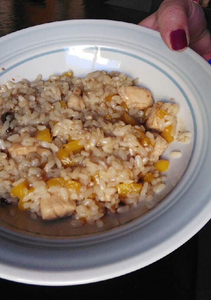 Una foto de Arroz con pétalos de rosa
