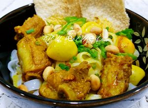 Hình của món Mì Quảng sườn trứng cút.