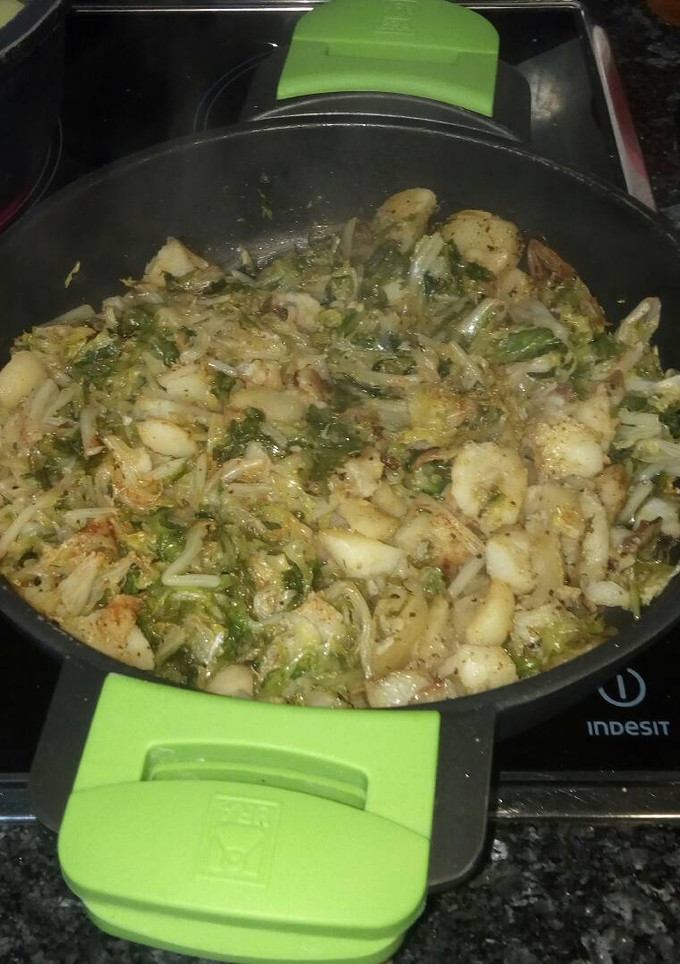 Una foto de Escarola con patata en su jugo