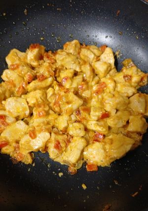 Una foto de Curry de pollo con leche ligera de coco
