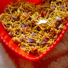 A picture of Bhujia chat.