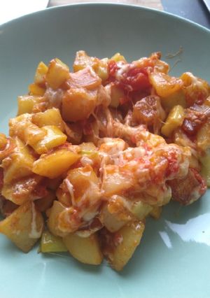 Une photo de Pomme de terre sauté, courgette tomate et mozza