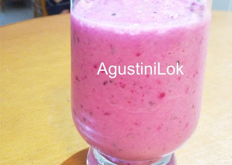 Smoothies buah naga dan anggur