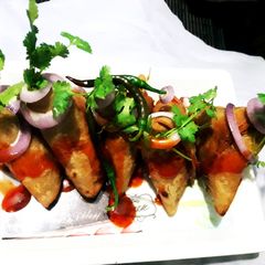 A picture of Samosa from leftover roti.