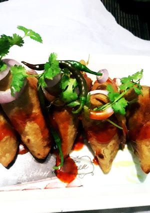 A picture of Samosa from leftover roti.