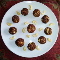 A picture of Dates and nuts Laddu.