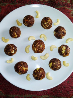 A picture of Dates and nuts Laddu.