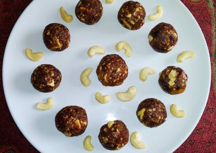 Dates and nuts Laddu
