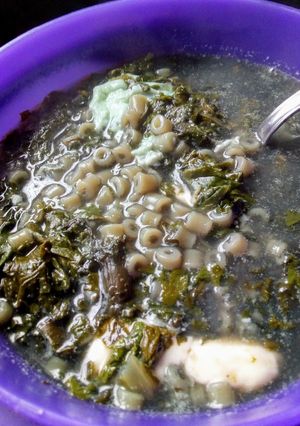 Una foto de Sopa con acelga
