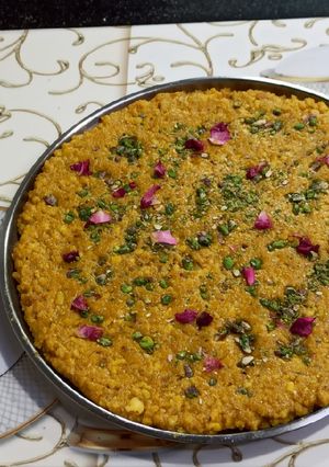 A picture of आम और गुड़ से बनी हुई बर्फी(aam aur gud se bni hue barfi recipe in hindi).