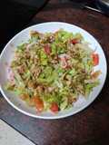 Poke de ensalada con jamón cocido, espárragos y nueces
