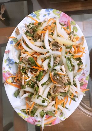 Hình của món Gà xé phay.