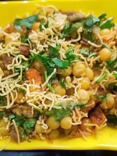 रगड़ा कचौड़ी चाट(ragda kachodi chaat recipe in hindi) रेसिपी मुख्य फोटो