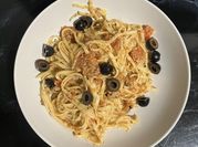 Una foto de pasta al pesto
