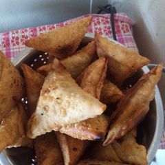 A picture of Green gram(pojo) samosas.