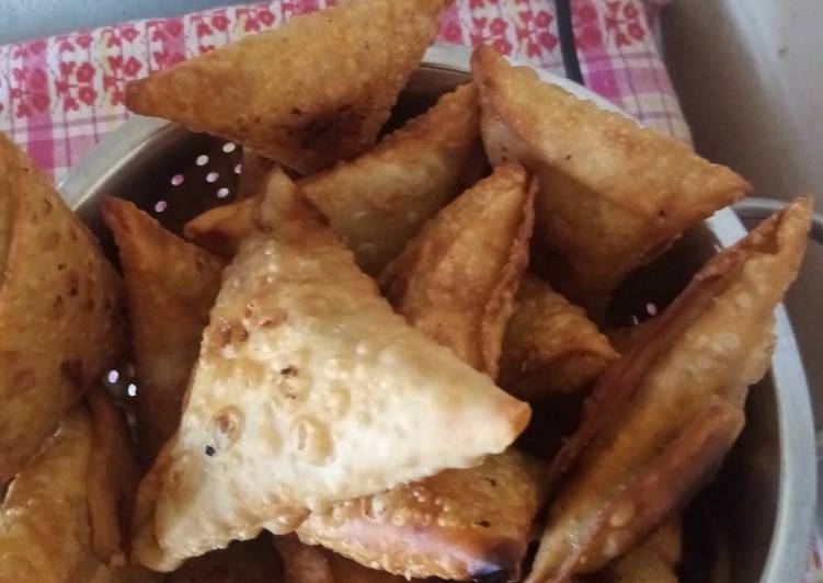 Green gram(pojo) samosas