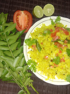 पोहा (Poha recipe in Hindi) रेसिपी मुख्य फोटो