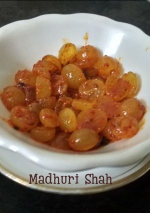 खमंग द्राक्ष लोणचे (Draksha Lonche Recipe In Marathi) रेसिपी चे मुख्य फोटो 