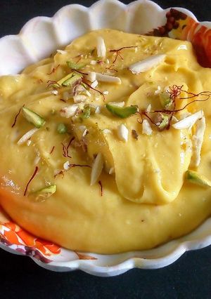 મેંગો શ્રીખંડ (Mango Shrikhand recipe in gujarati) રેસીપી મુખ્ય ફોટો