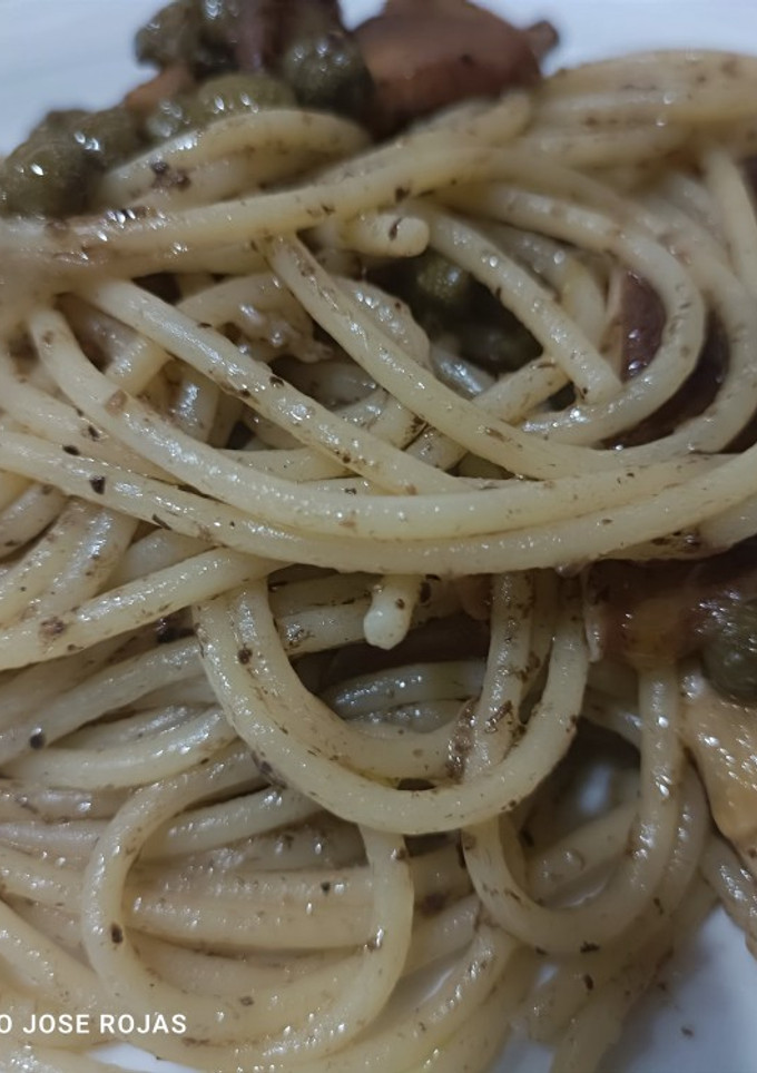 Una foto de Espaguetis con salsa de trufa 🧆