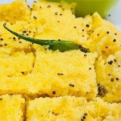 A picture of Khaman Dhokla.
