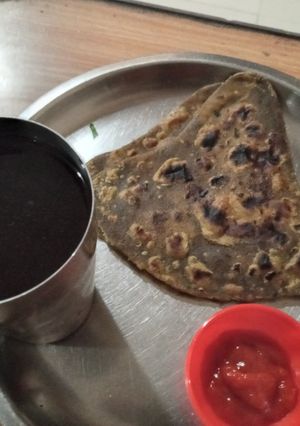 પાલક પરાઠા (Palak Paratha recipe in Gujarati) રેસીપી મુખ્ય ફોટો