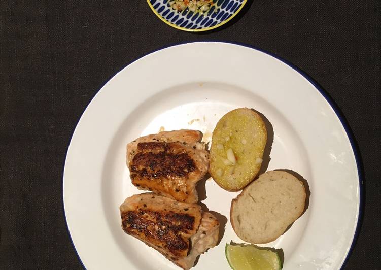 Crispy salmon with spicy garlic bread