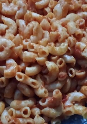 صورة لوصفة مكرونة بصوص حار