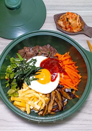 Hình của món Bibimbap - Cơm trộn Hàn quốc.