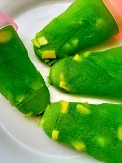 A picture of Kachi kairi and phudina popsicles:.