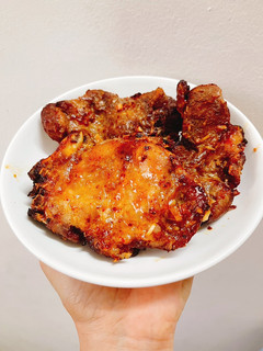 A picture of Sườn cốt lết nướng mật ong.