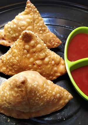 पंजाबी सामोसा (punjabi samosa recipe in marathi) रेसिपी चे मुख्य फोटो 