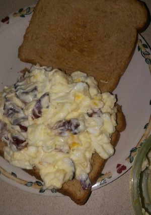 Una foto de Sándwich huevo y tocineta
