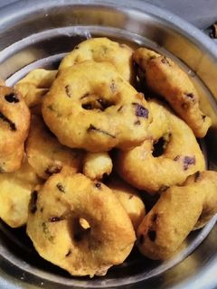 உளுந்து வெங்காய வடை செய்முறை முக்கிய புகைப்படம்