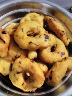 உளுந்து வெங்காய வடை செய்முறை முக்கிய புகைப்படம்