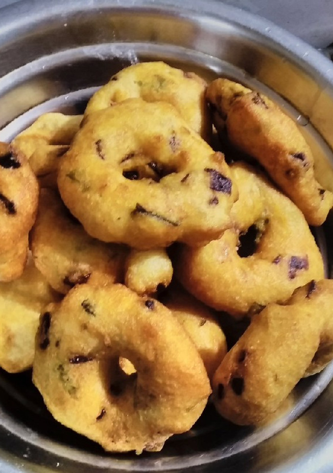 உளுந்து வெங்காய வடை செய்முறை முக்கிய புகைப்படம்