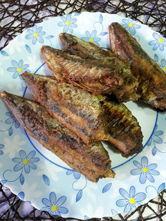 Una foto de Jureles blanco fritos con pasta de cilantro, jengibre y ajo