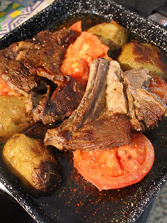 Una foto de Chuleton con sobras de patatas