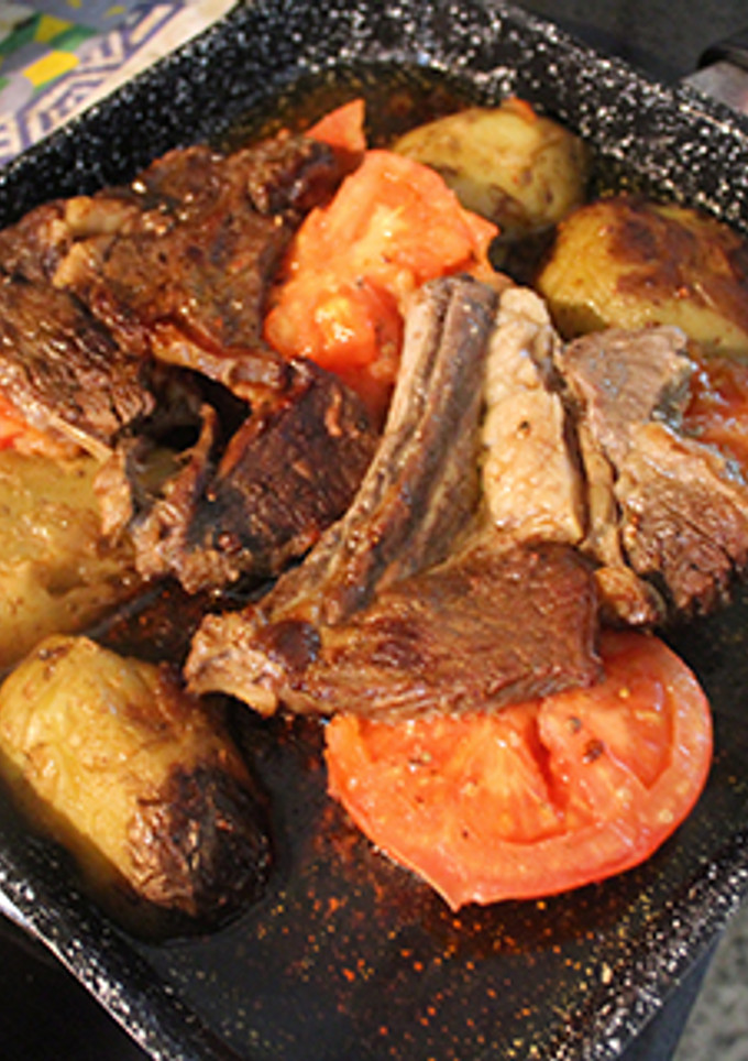 Una foto de Chuleton con sobras de patatas