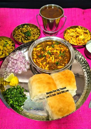 A picture of Fiery Spicy Kolhapuri Puneri Misal Pav - The Pride Of Every Maharashtrian House & Street Food.