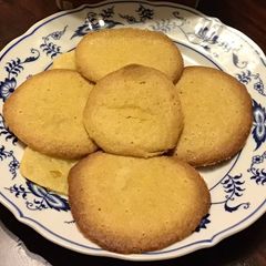 A picture of California Farm Thin Butter Cookies.